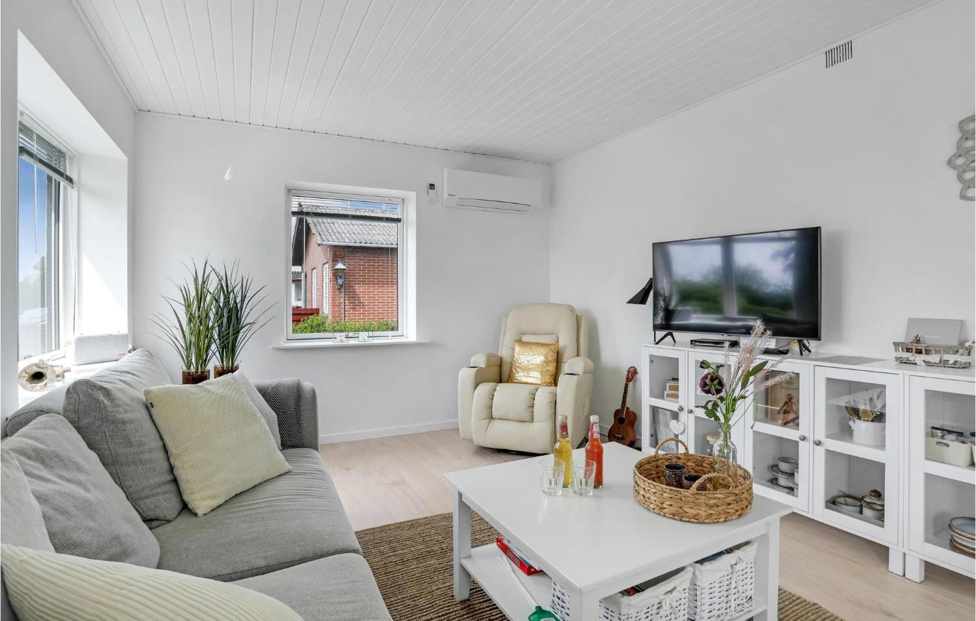 Beautiful Home In Ronne With House A Panoramic View Ngoại thất bức ảnh